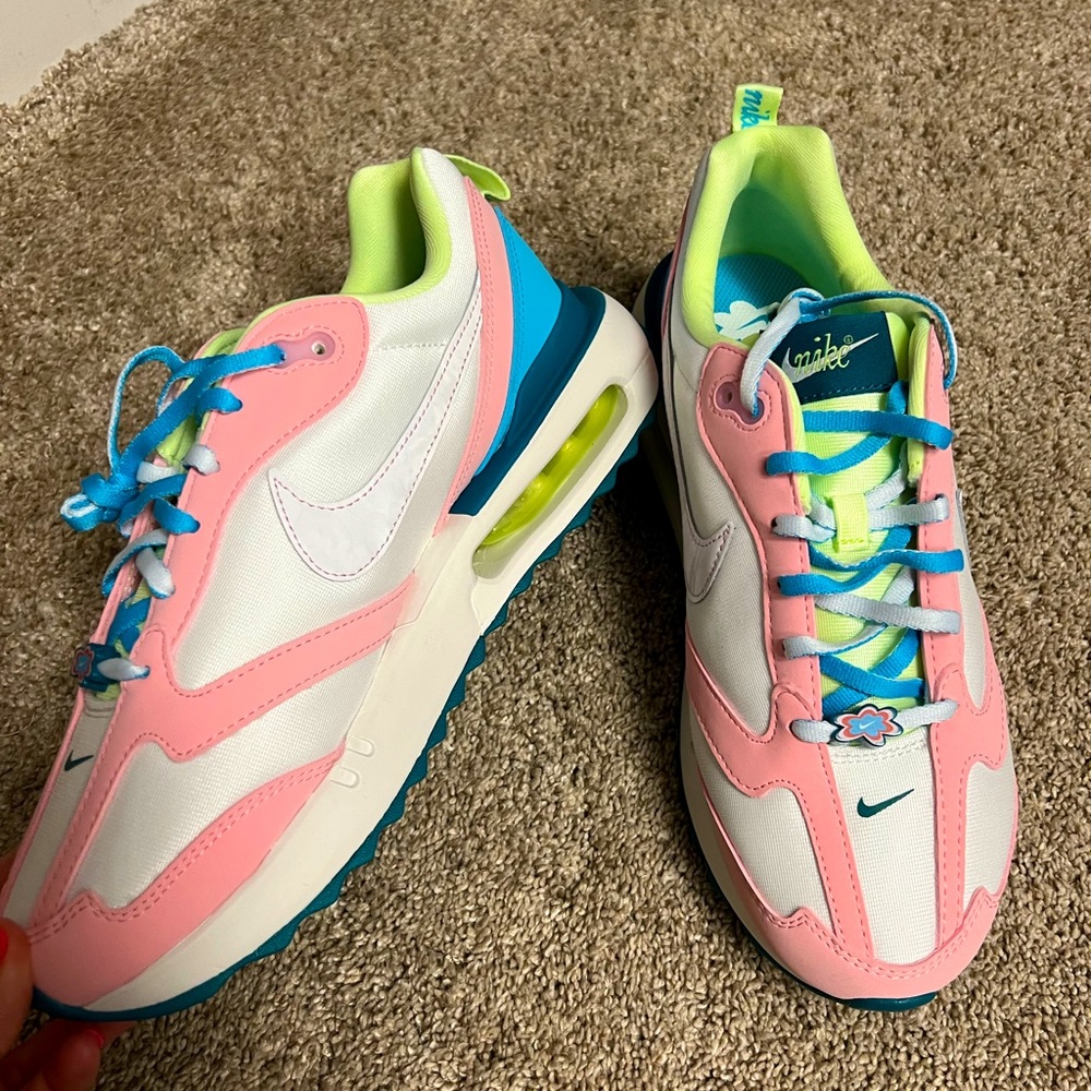 NEW Nike sneakers.